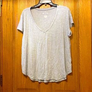 American Eagle V Neck size XL